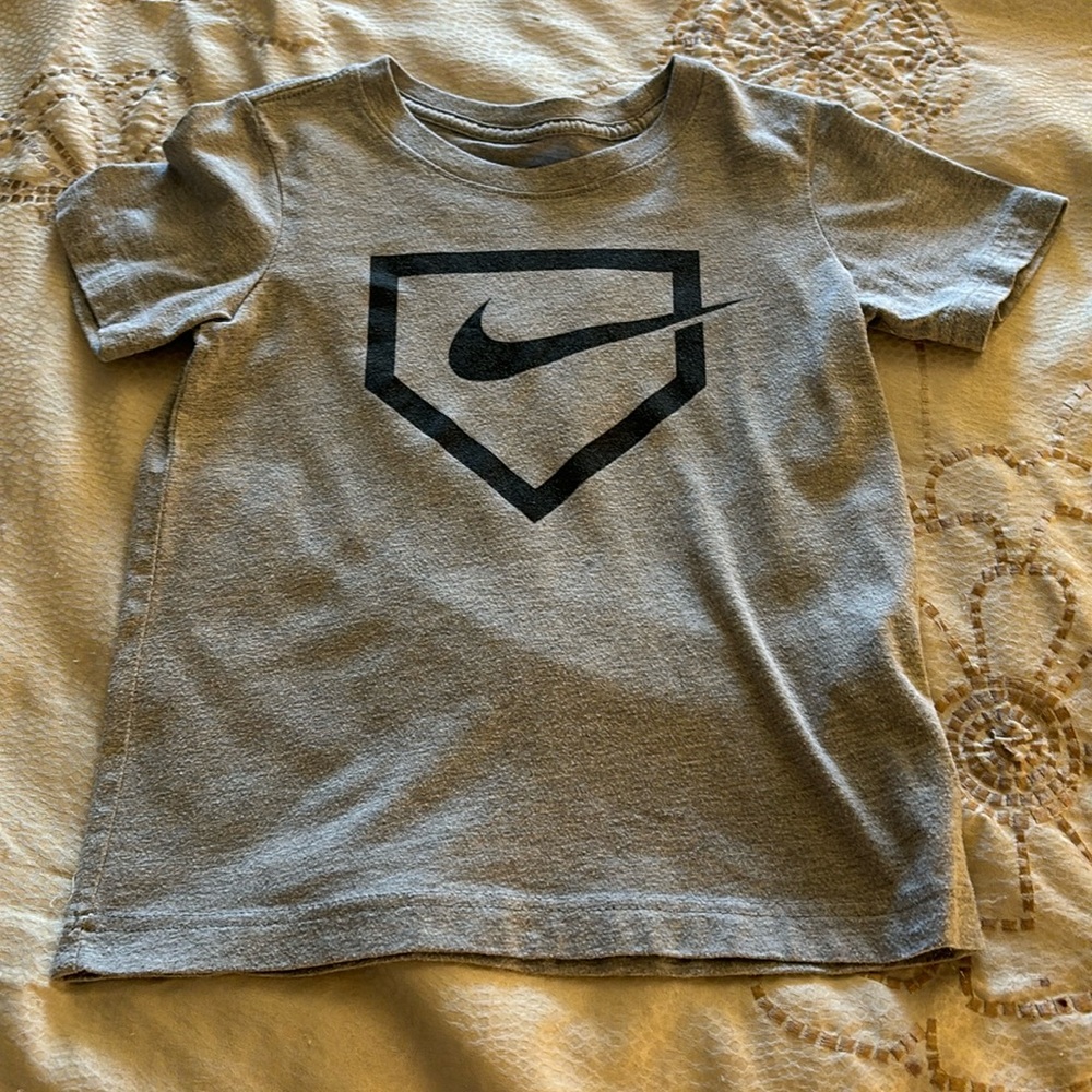 Kids gray Nike T shirt size 7 swoosh logo